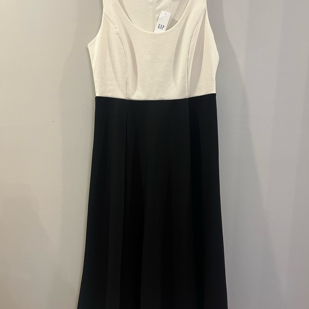 GAP dress size 6 petite.  NWT